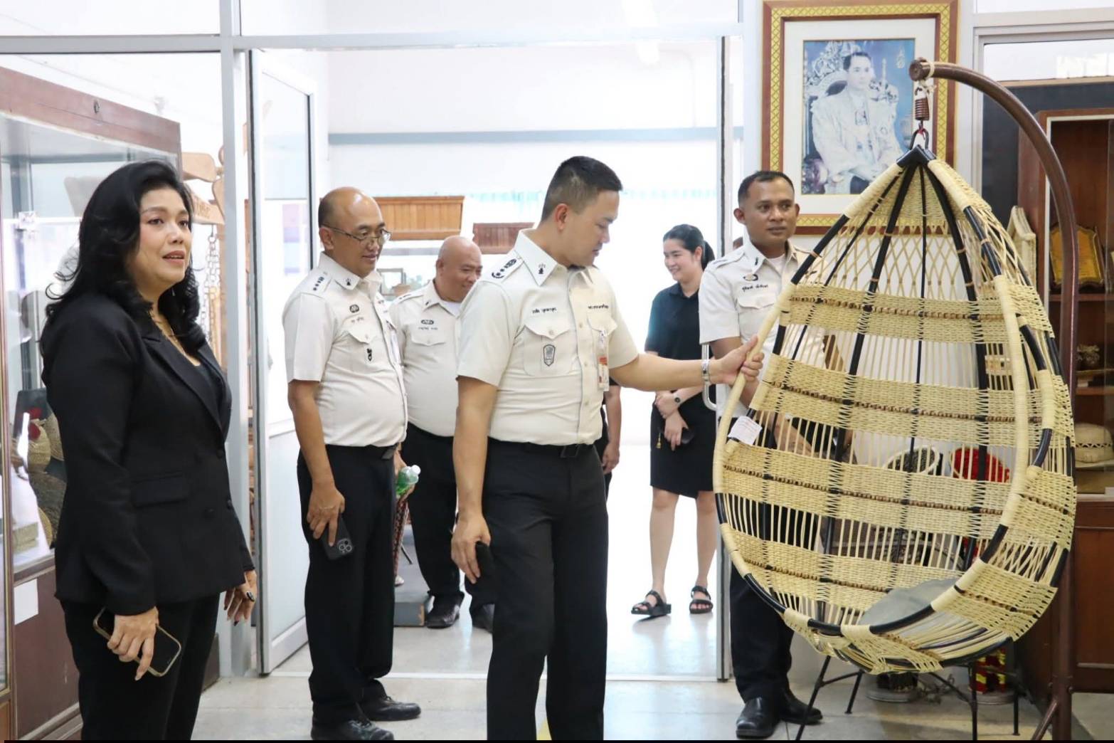 title - ผู้อำนวยการศูนย์ส่งเสริมและพัฒนาอาชีพเสริมนอกภาคการเกษตร ให้การต้อนรับ ผู้อำนวยการทัณฑสถานวัยหนุ่มพระนครศรีอยุธยา พร้อมด้วย ผู้อำนวยการส่วนและหัวหน้าฝ่ายทัณฑสถานฯ เข้าเยี่ยมชมแผนกฝึกอบรมทั้ง 12 แผนก และพื้นที่ภายในศูนย์ส่งเสริมและพัฒนาอาชีพเสริมนอกภาคการเกษตร 